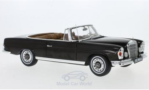 Diecast model cars Mercedes 280 SE 1/18 Norev SE Cabriolet (W111) brown/brown 1969 Dach liegt ein Mercedes 280 SE 1/18 Norev SE Cabriolet (W111) brown/brown 1969 Dach liegt ein diecast model cars