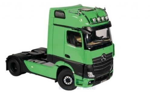 Diecast model cars Mercedes Actros 1/18 NZG GigaSpace 4X2 green/black 2018 Mercedes Actros 1/18 NZG GigaSpace 4X2 green/black 2018 diecast model cars