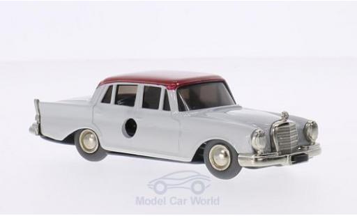 Diecast model cars Mercedes 220 1/0 Schuco SE grey/red Micro Raceer Mercedes 220 1/0 Schuco SE grey/red Micro Raceer diecast model cars