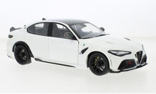 Alfa Romeo Giulia 1/18 Solido GTA white 2022 diecast model cars