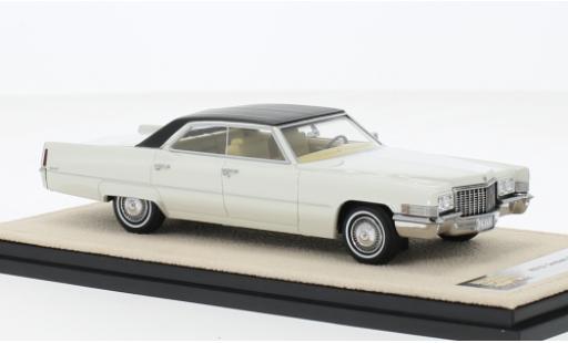 Diecast model cars Cadillac Sedan 1/43 Stamp Models DeVille white/black 1970 Cadillac Sedan 1/43 Stamp Models DeVille white/black 1970 diecast model cars