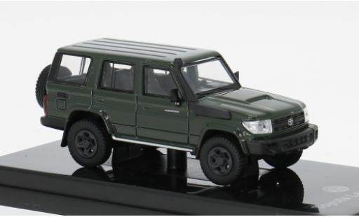 Diecast model cars Toyota Land Cruiser LC76 oliv 2014 1/64 Para64