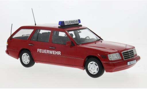 Mercedes Classe E 1/18 Triple 9 Collection T-Modell (S124) 1995 Feuerwehr 1:18 diecast model cars