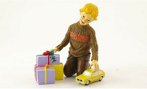 Volkswagen Golf Base 1/90 Schuco yellow with Figur diecast model cars