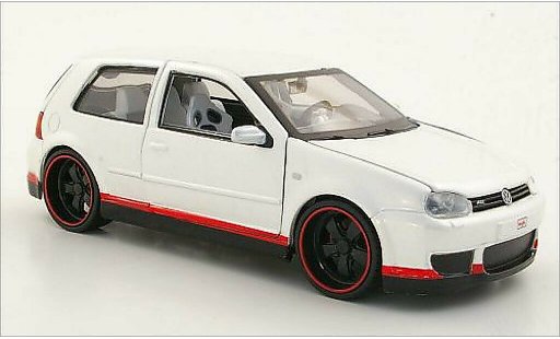 Volkswagen Golf R32 1/24 Maisto Tuningversion metallic white 2003 diecast model cars