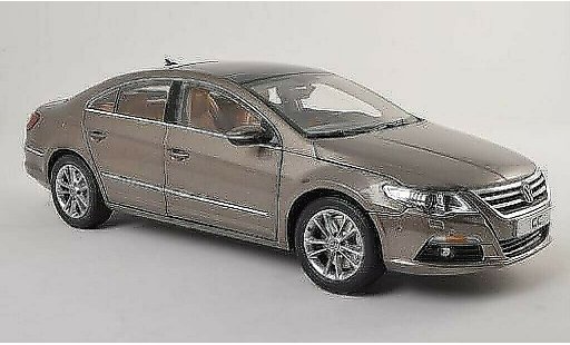 Volkswagen Passat CC 1/18 Paudi beige 2011 diecast model cars