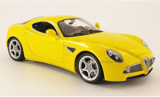 Diecast model cars Alfa Romeo 8C 1/18 Welly Competizione gelb 1:18 Alfa Romeo 8C 1/18 Welly Competizione gelb 1:18 diecast model cars