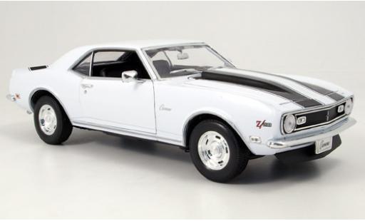 Diecast model cars Chevrolet Camaro 1/18 Welly Z28 Coupe weiss mit schwarzen Streifen 1968 1:18 Chevrolet Camaro 1/18 Welly Z28 Coupe weiss mit schwarzen Streifen 1968 1:18 diecast model cars