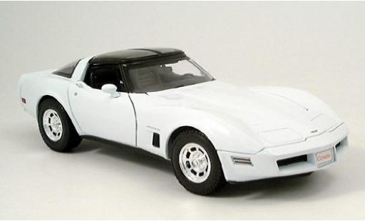 Diecast model cars Chevrolet Corvette 1/18 Welly Coupe weiß 1982 1:18 Chevrolet Corvette 1/18 Welly Coupe weiß 1982 1:18 diecast model cars