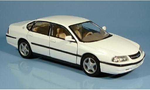 Chevrolet Impala 1/24 Welly weiss 2001 1:24 diecast model cars