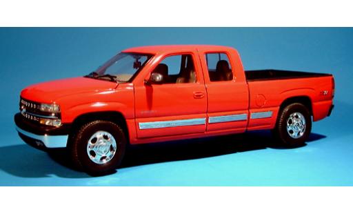Diecast model cars Chevrolet Silverado 1/18 Welly Ex. Cab Fleetside rot 1999 1:18 Chevrolet Silverado 1/18 Welly Ex. Cab Fleetside rot 1999 1:18 diecast model cars