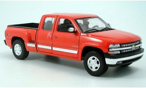 Chevrolet Silverado 1/18 Welly Ext. Cab rot 1:18 diecast model cars