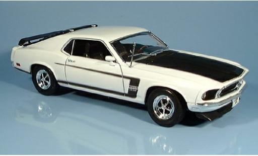 Diecast model cars Ford Mustang 1/18 Welly weiss 1969 1:18 Ford Mustang 1/18 Welly weiss 1969 1:18 diecast model cars