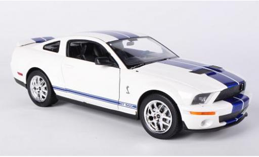 Diecast model cars Shelby Cobra 1/24 Welly GT500 white/blue 2007 sans Vitrine Shelby Cobra 1/24 Welly GT500 white/blue 2007 sans Vitrine diecast model cars