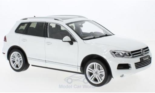 Diecast model cars Volkswagen Touareg 1/18 Welly II white GTA Edition Volkswagen Touareg 1/18 Welly II white GTA Edition diecast model cars