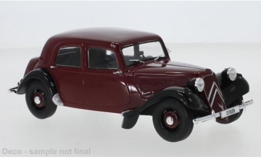 Citroen Traction 1/24 WhiteBox Avant 11BL red/black 1952 diecast model cars